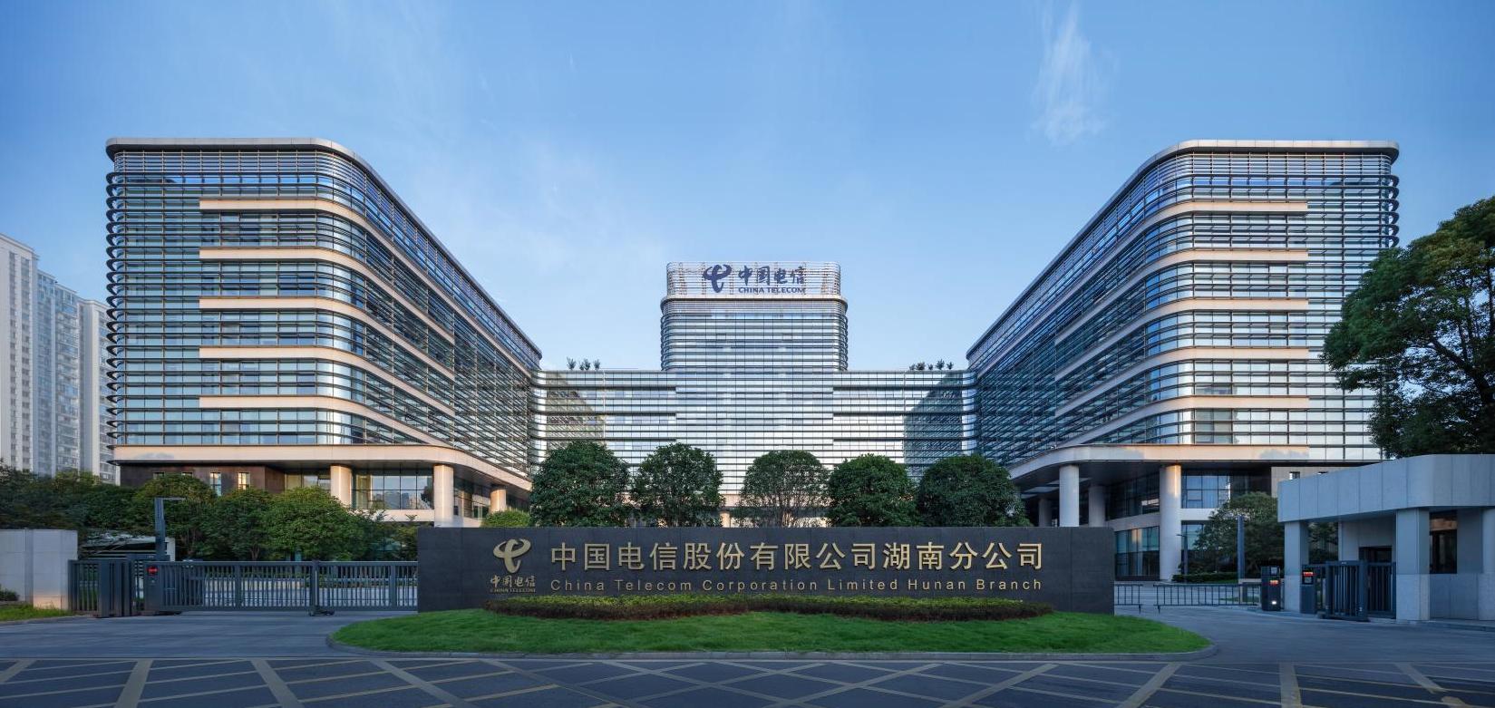公司承建的湖南信息園（調(diào)度大樓、通信機(jī)房、地下室、附屬樓）工程榮獲兩項(xiàng)（土建、安裝）中國(guó)建設(shè)工程魯班獎(jiǎng)